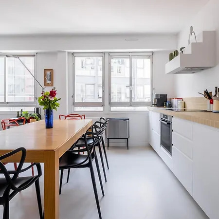 Veeve - A Residency In Minimalism *