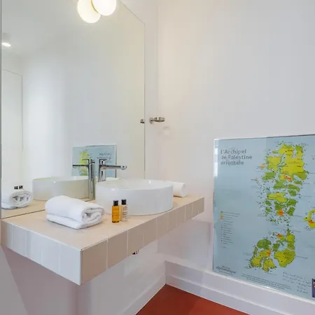 Veeve - A Residency In Minimalism