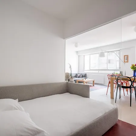 Daire Veeve - A Residency In Minimalism